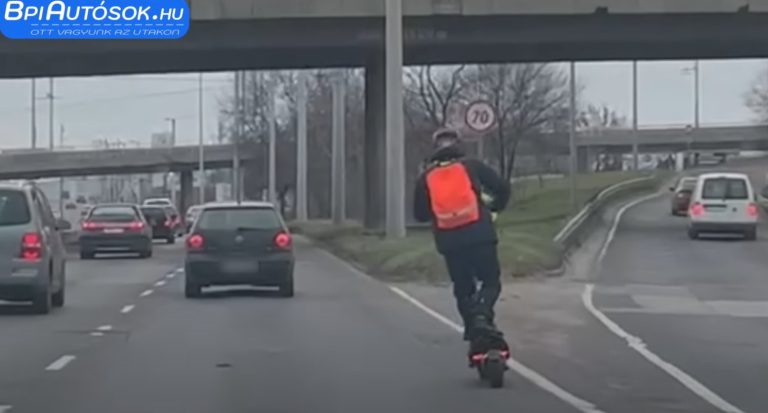 Elektromos rollerrel hajtott az autók közé Budapesten, majdnem hatalmasat esett