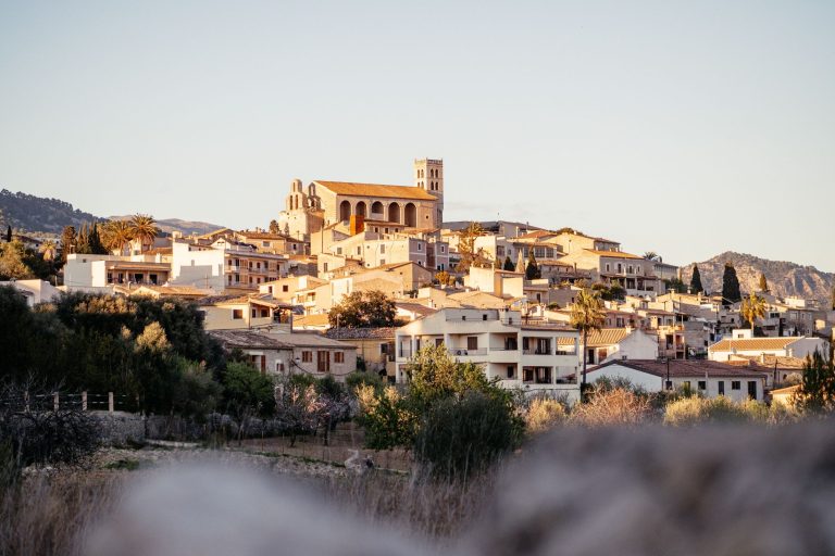 10 év munka után a spanyol aktivisták befejezik egy elhagyatott falu újjáépítését