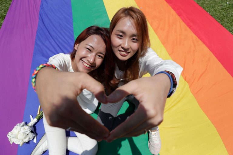 Dél-Koreában most először ismerte el egy bíróság az azonos nemű párok jogállását