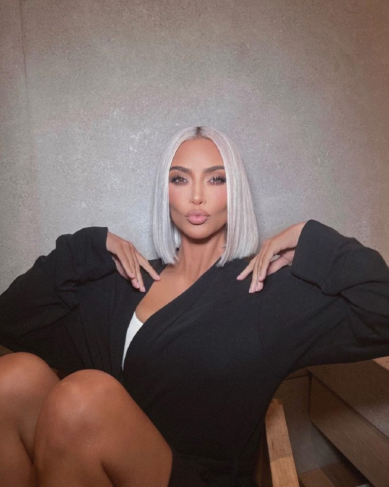 Úgy vonult be Kim Kardashian, hogy megolvadt alatta a padló