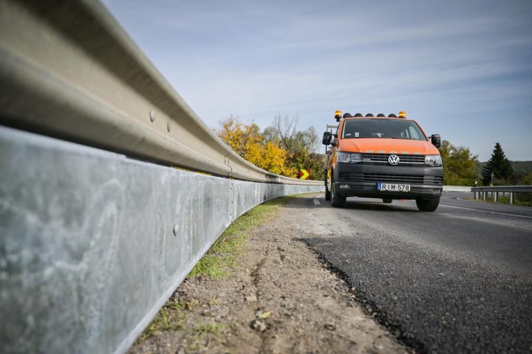 Válságos állapotban van a Magyar Közút balesetet szenvedett munkatársa