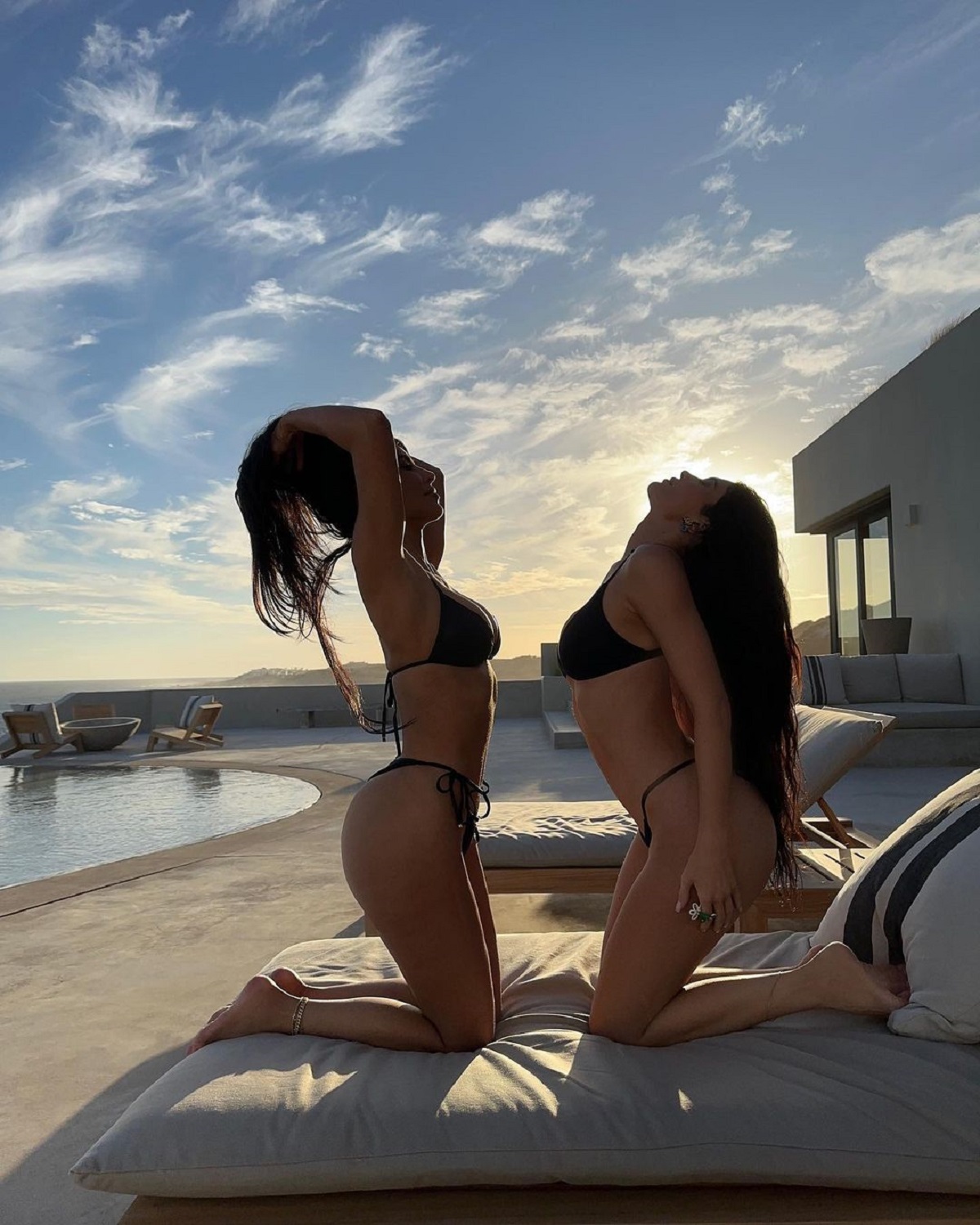 Igazi Luxusban Fot Zt K A Bikinis Kim Kardashiant S Kylie Jennert Fot K Liner Hu