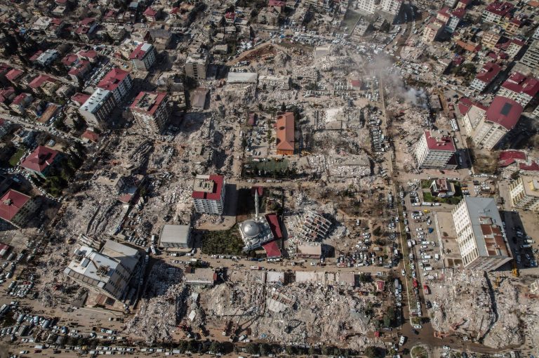 Török-szíriai földrengés: meghaladta a 20 ezret a halálos áldozatok száma