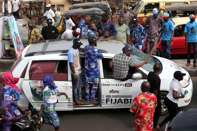 Napokkal a mindent eldöntő választás előtt meggyilkolták Nigéria ellenzéki jelöltjét