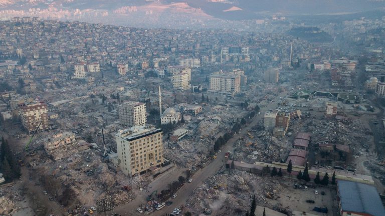 Egyre növekszik a harag a törökök körében az építési vállalkozókkal szemben