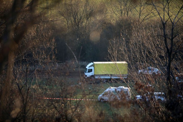 Megtörtént a vádemelés a Bulgáriában, egy teherautóban talált holttestek ügyében