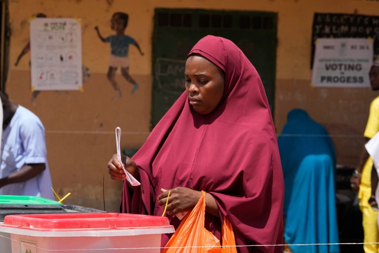 Nigéria: az ellenzéki pártok új választásokat követelnek