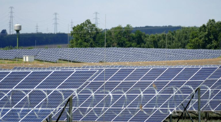 Hazai napelemes termelési csúcs: közel 2000 megawattot termeltek a naperőművek