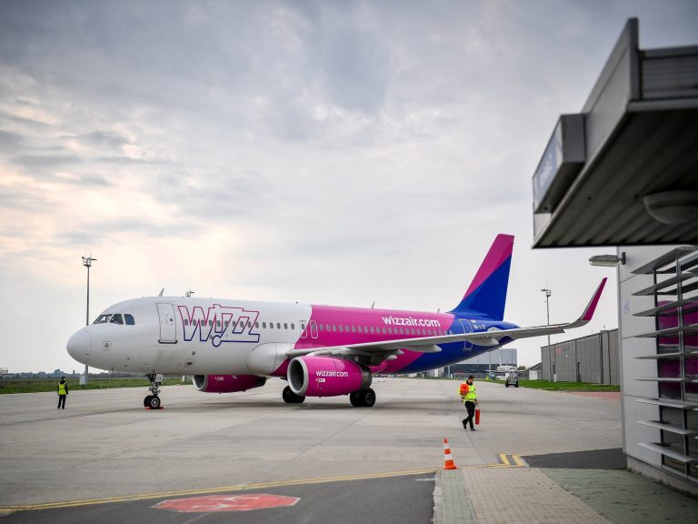 Vizsgálatot indított a Wizz Airrel szemben a GVH