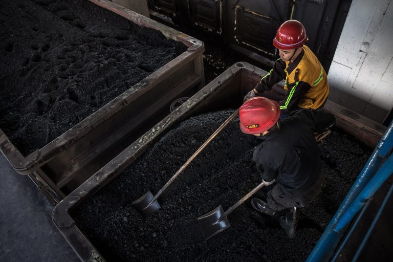 Már hat halottja van a kínai szénbánya összeomlásának, 47-en eltűntek