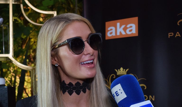 Paris Hilton is megadta a módját a Super Bowl-nak (fotók)