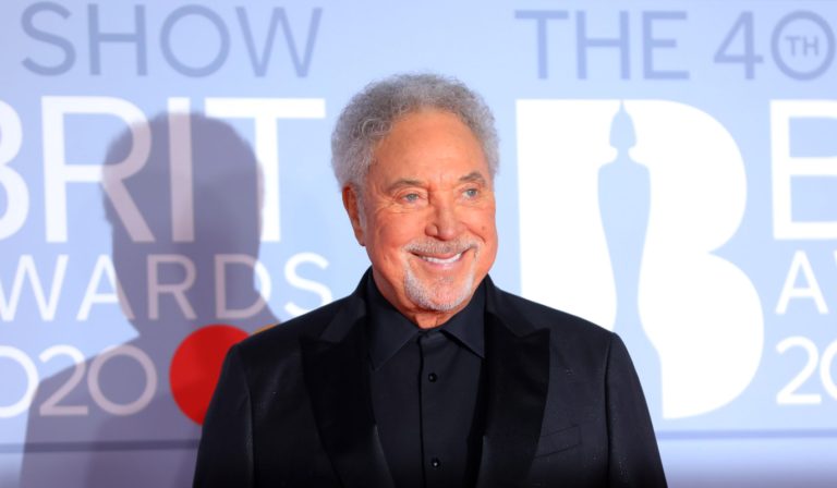 Ekkor pótolja a rosszullét miatt lemondott budapesti fellépését Tom Jones