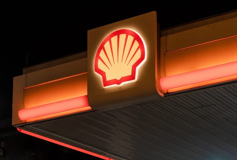 Több mint kétezer milliárd forintnyi osztalékot fizet részvényeseinek a Shell