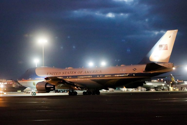 Joe Biden megváltoztatja az elnöki különgép, az Air Force One színét (fotóval)