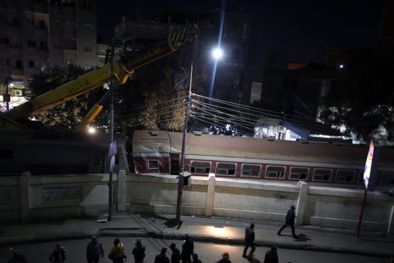 Négyre emelkedett az egyiptomi vonatszerencsétlenség halálos áldozatainak száma
