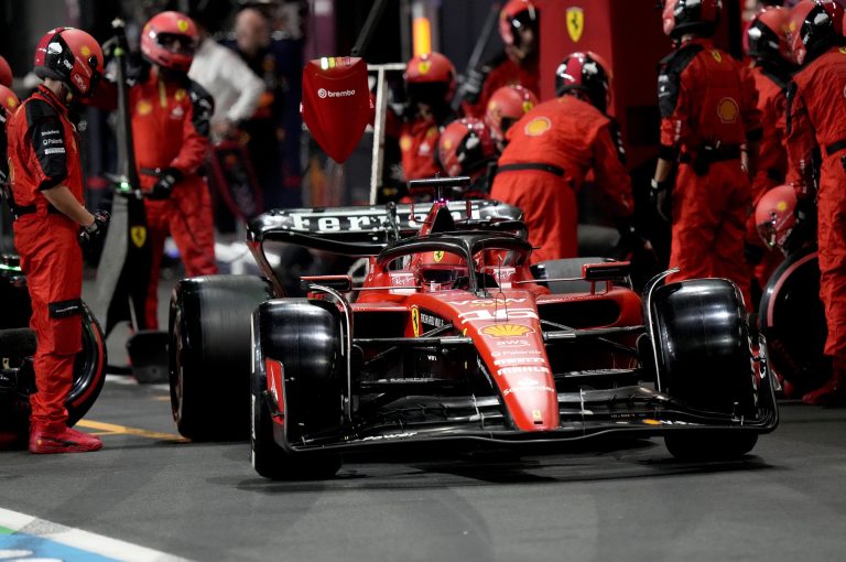 Szaúd-arábiai Nagydíj: videón Leclerc két nagy pillanata a Ferrarival