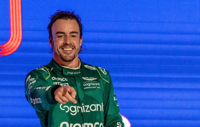 Fernando Alonso rajtreakciója egyenesen büntet a Szaúd-arábiai Nagydíjon (videó)