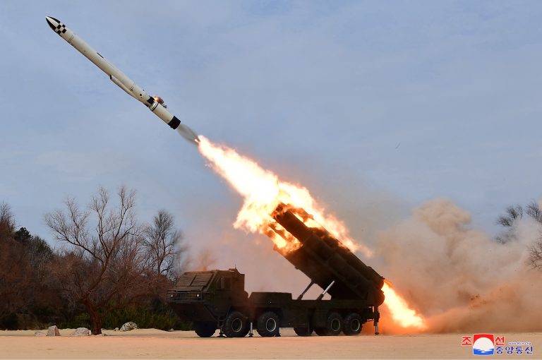 Észak-Korea rakétakilövésekkel kezdte meg a hetet, nem állnak le
