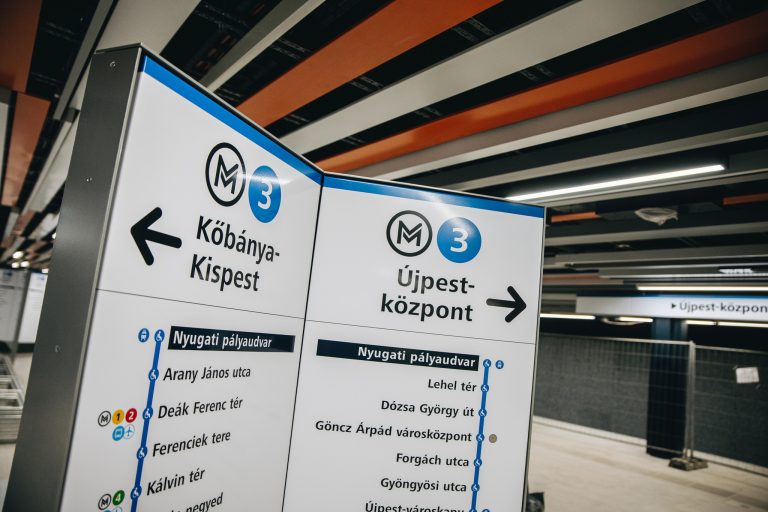 Karácsony megmutatta, hogyan áll a nyugati téri metróállomás felújítása