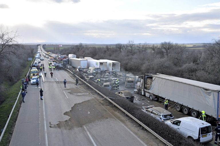 A hazai biztosítók legbonyolultabb ügye lehet a múlt heti tömegbaleset