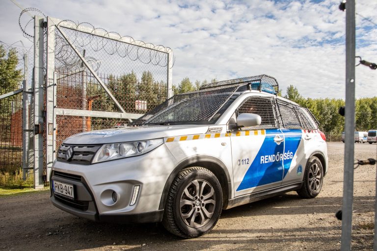 Fontos fogás Röszkén: 20 gépkarabélyt találtak egy albán sofőr autójában