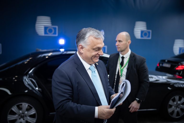 Orbán Viktor nem pihen, délután már kormánykabinet-ülést tart