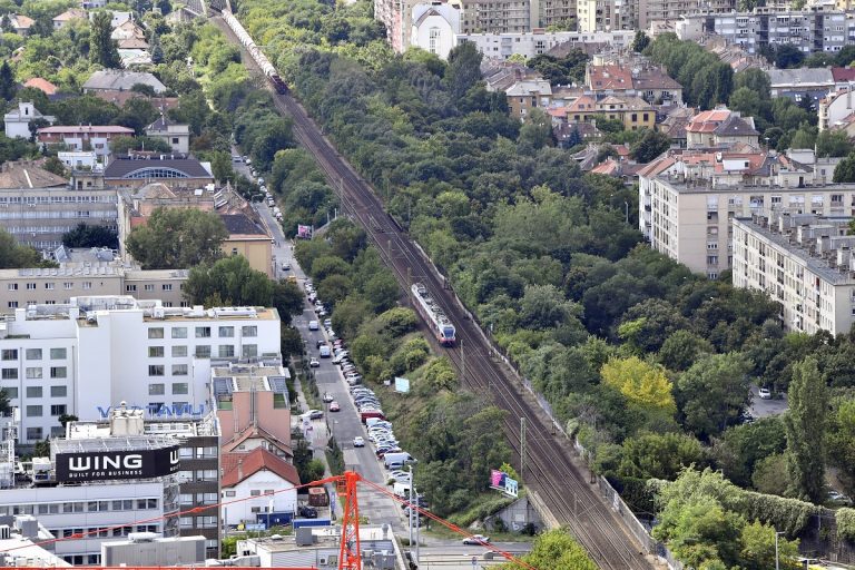 Megoldja a gondokat, vagy csak fokozza azokat a ferencvárosi parkolás szigorítása?