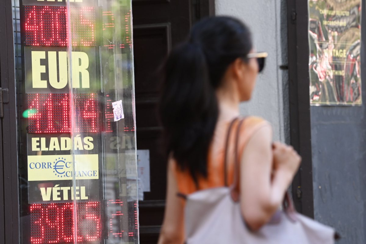 Erősödéssel nyitotta a forint a csütörtököt