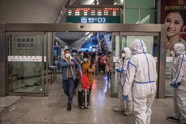 Az FBI szerint valószínűleg egy kínai labor szivárgása okozta a világjárványt