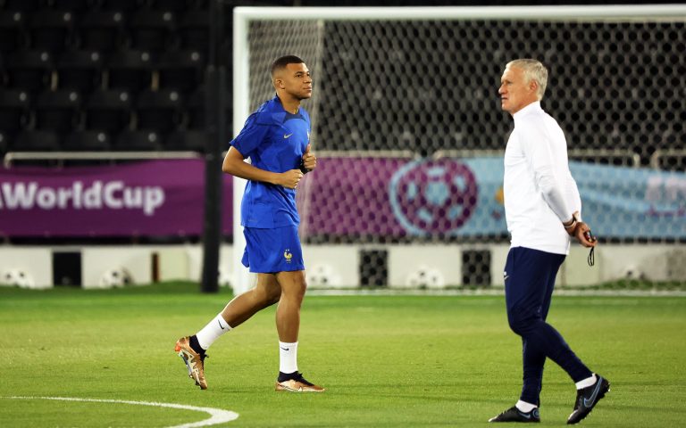 Didier Deschamps rendkívül fontos döntést hozott Mbappé-ról