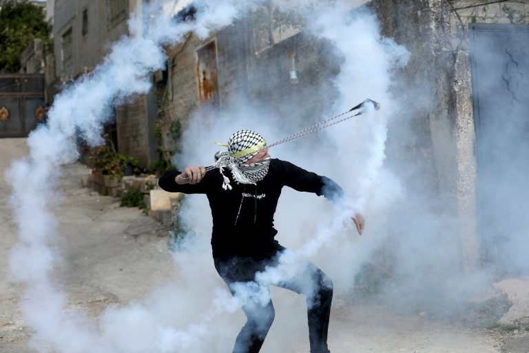 Palesztina: Izrael hátba lőtt egy 15 éves palesztint