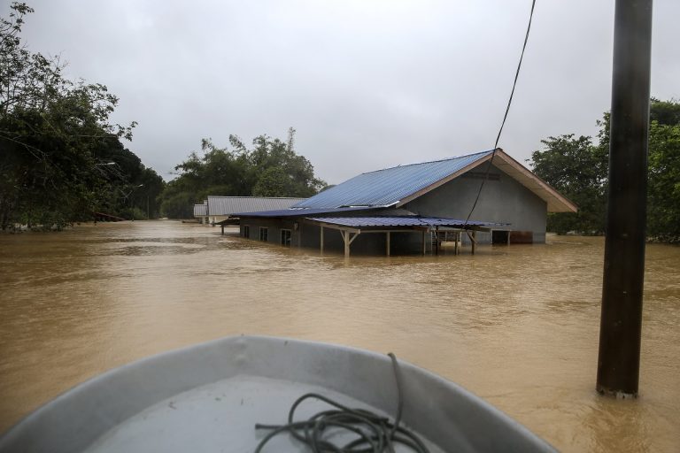 Malajzia: 4-en meghaltak, 40 ezren elmenekültek otthonaikból az áradások miatt
