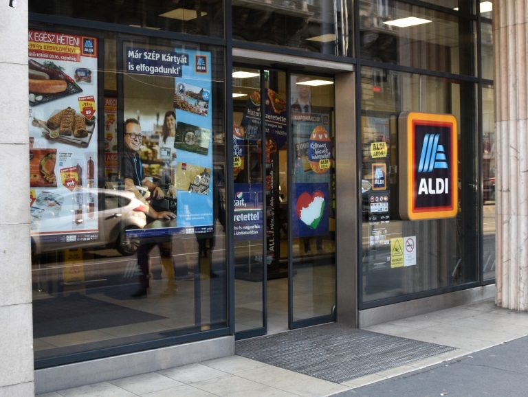 Modern húshűtőkkel újít az Aldi: 20 százalékkal növekszik a friss hús kínálat