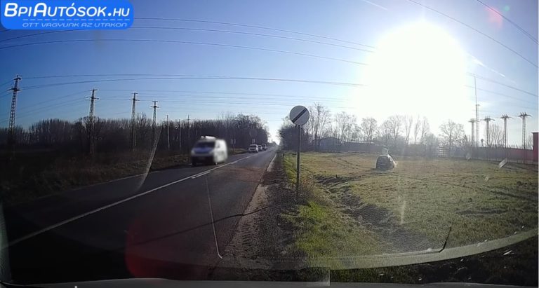 Ennyin múlt az Opel Corsa vezetőjének élete Nyíregyházán (videó)