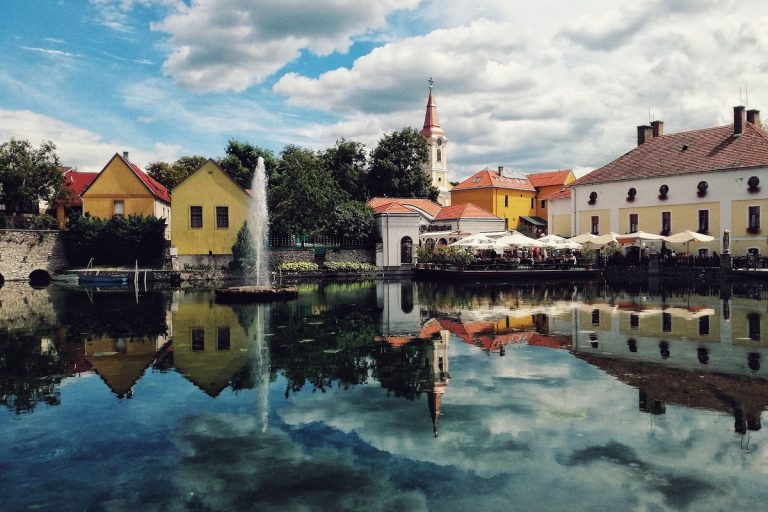 Durván elszálltak az albérletárak a Balaton körüli megyékben