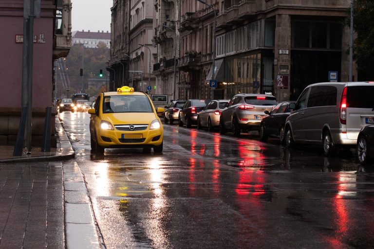 Főtaxi: egyre több a támadás és a nem fizető utas