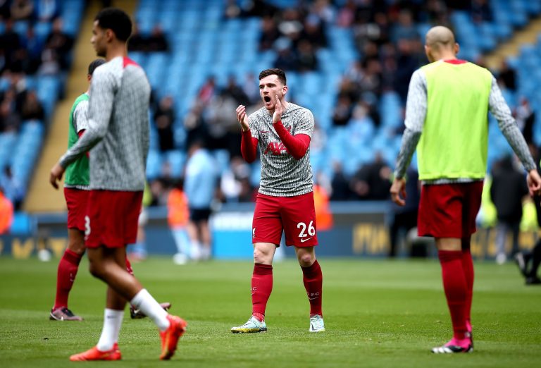 Már vizsgálják, hogy a játékvezető segítője lekönyökölte-e a Liverpool sztárját