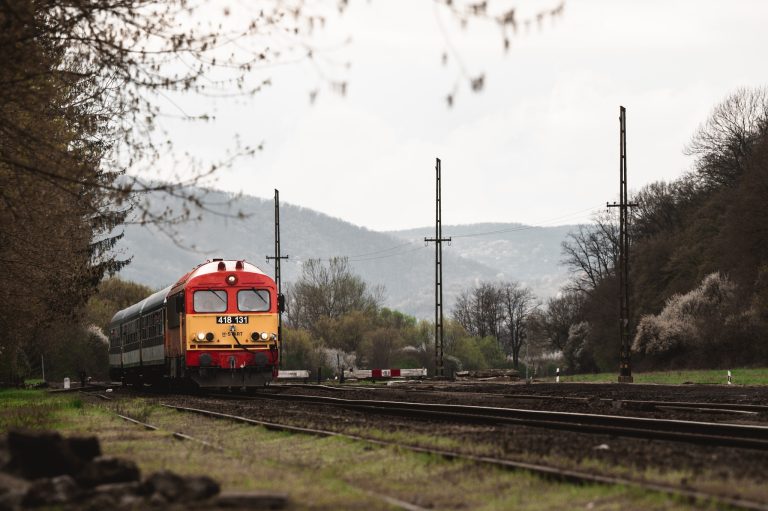 Ismét két vágányon haladnak a vonatok Üllő és Vecsés között