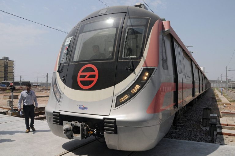 Megnyitották India első víz alatti metróvonalát