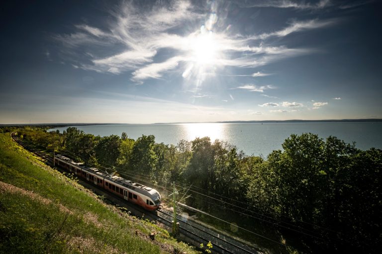 Idén is szezonális napijegyeket kínál a MÁV-Volán-csoport