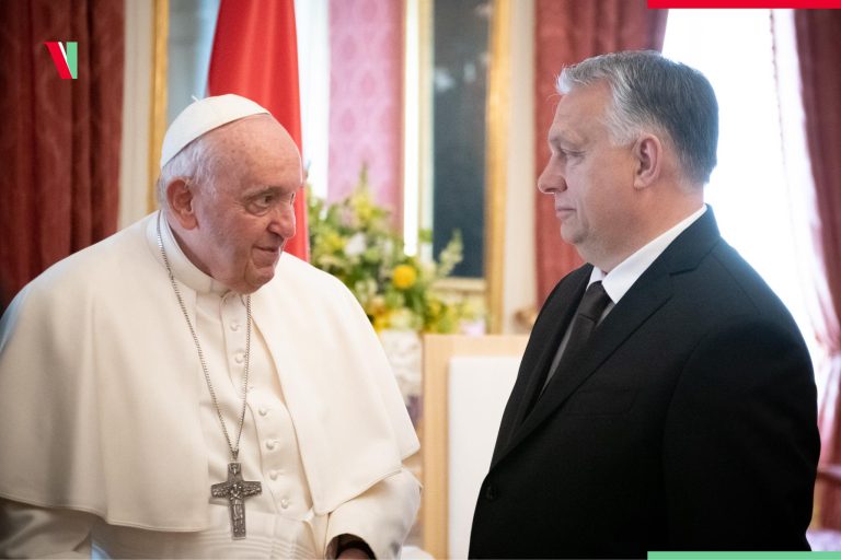 Fotókon Orbán Viktor családjának találkozása Ferenc pápával