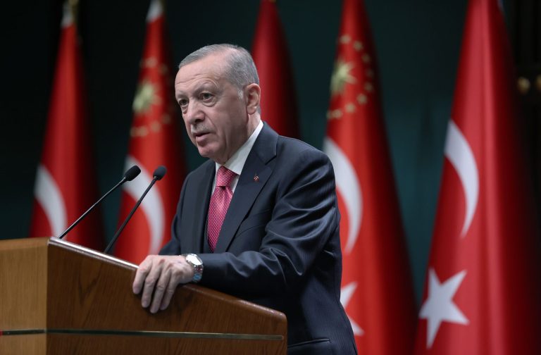 Rosszul lett a török elnök, lemondta kétnapos kampánykörútját