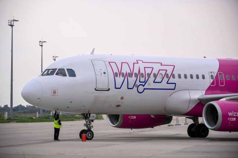 Kiderült, mennyit késtek a Wizz Air gépei