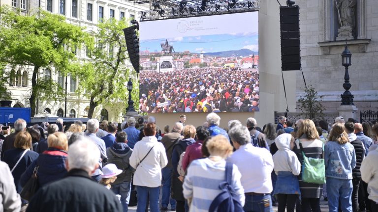 Elveszett egy kislány Ferenc pápa szentmiséje alatt