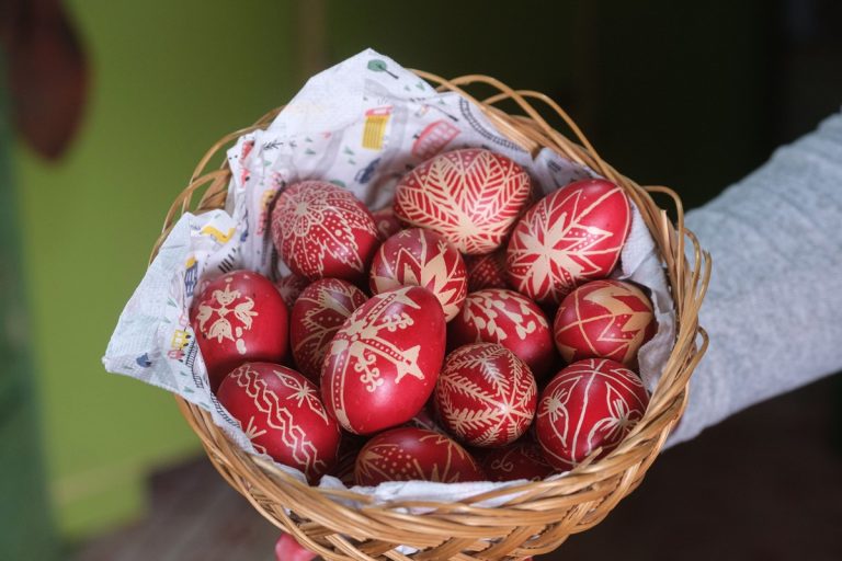 Csodálatos húsvéti tojásokat készítenek a gyimesbükki asszonyok