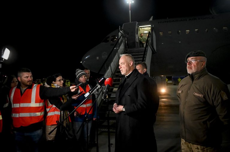 Minden magyar épségben hazatérhetett Szudánból