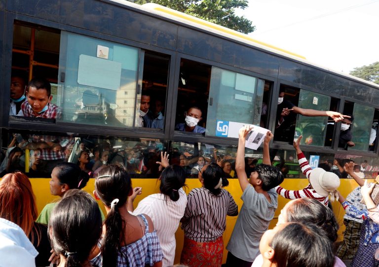 A mianmari junta 3000 foglyot enged szabadon