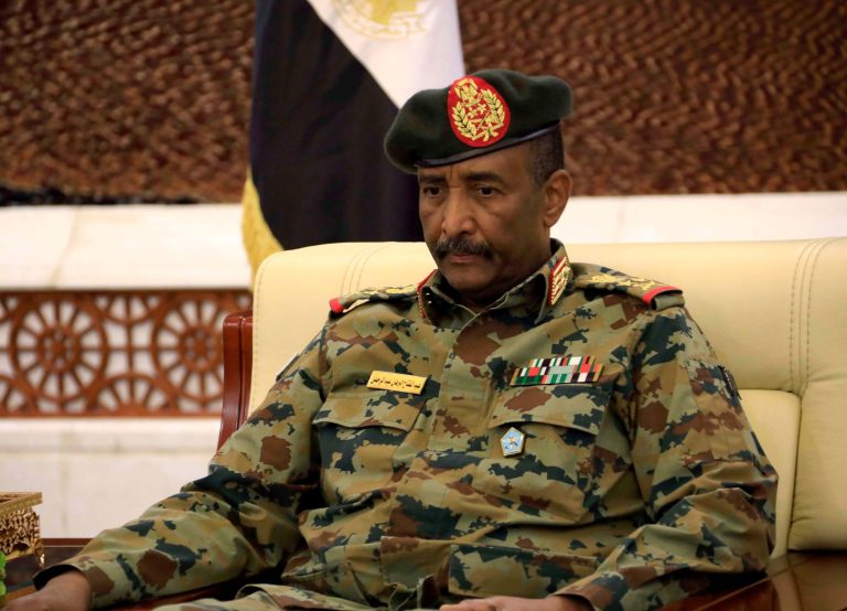 A szudáni hadsereg konfliktusra készül: egy rivális erő települ a fővárosba