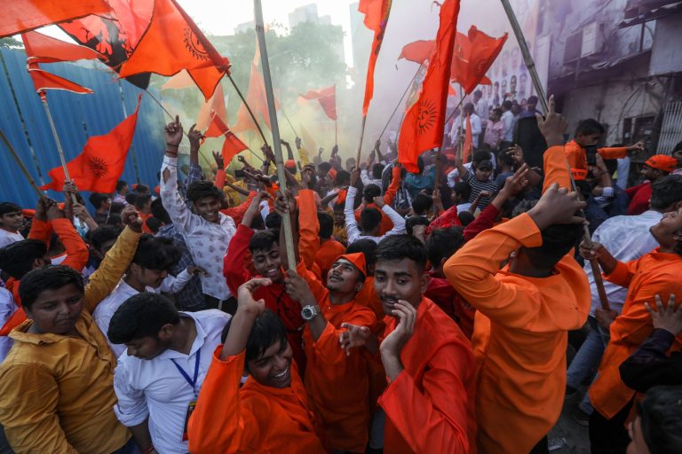 Erőszakba torkollott az indiai hindu fesztivál