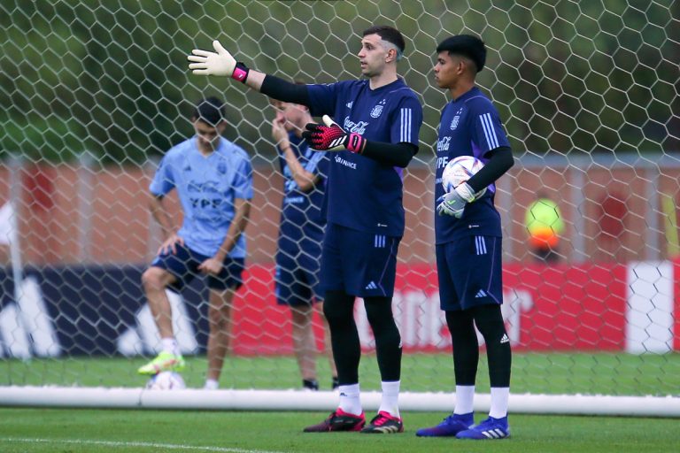 A Manchester United kiszemeltjei között az argentinok botrányhős kapusa